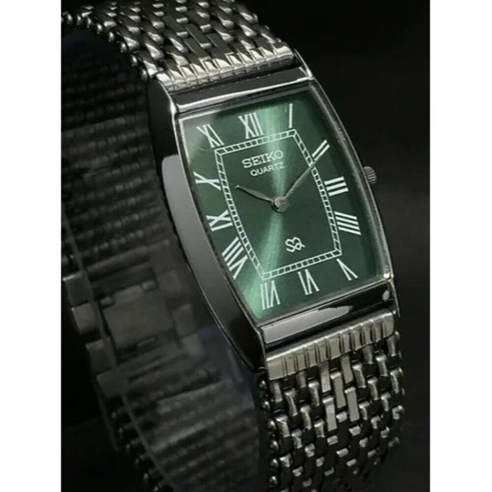 Vintage Style Seiko Quartz Mens Silver Watch & Green accents W/ Metal Strap